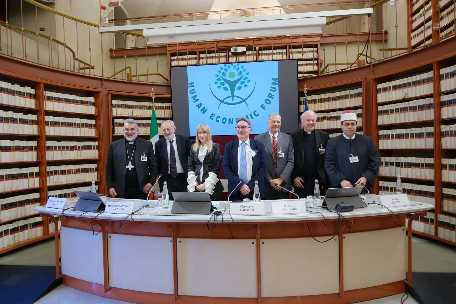 Rappresentanti delle tradizioni religiose alla tavola rotonda su intelligenza artificiale e spiritualità, 9 dicembre 2025.